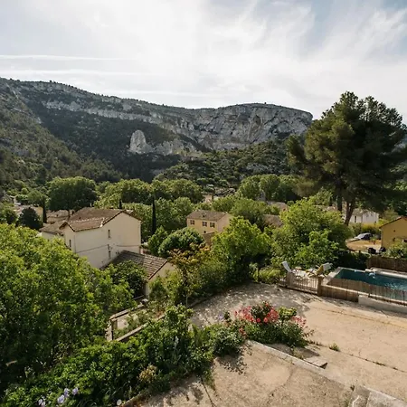Hidden Gem With Panoramic Views *